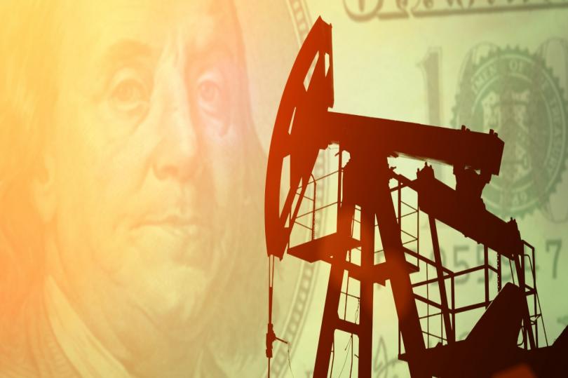 مخزونات النفط الخام الأمريكية تتراجع بأكثر من المتوقع والنفط يرتفع